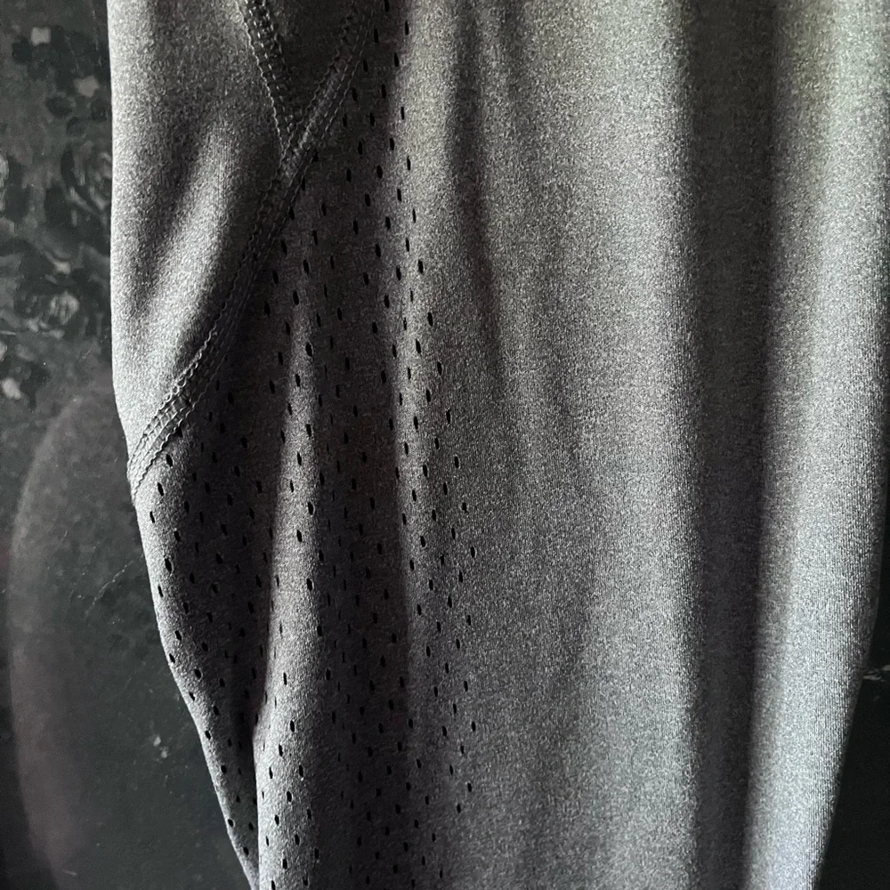 5/$25 Member’s Mark Grey Everyday Perforated Leggings - Picture 3 of 4